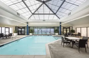 Crowne Plaza Providence-Warwick (Airport) by IHG - Piscine