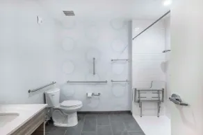 Tru By Hilton Lumberton - Bathroom