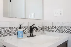 Adorable Broad Ripple Duplex - Badeværelse