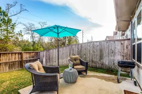 Family-Friendly Spring Townhouse w/ Backyard! - Interiör