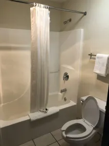 Days Inn by Wyndham Batavia Ohio - Badezimmer