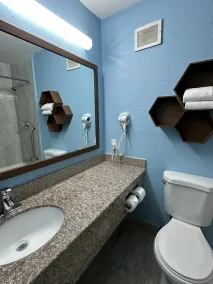 HomeTowne Studios by Red Roof Richmond, VA - W Broad St - Salle de bain