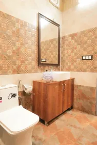 Aarohan - A Boutique Stay By Shivaneel Hospitality - Bathroom