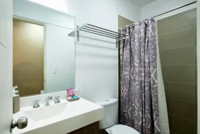 Ur Place Rentals - Modern 3bdrm, Swimming Pool And Gym - Banheiro