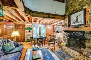 Peaceful Burnsville Cabin By South Toe River! - Innvendig