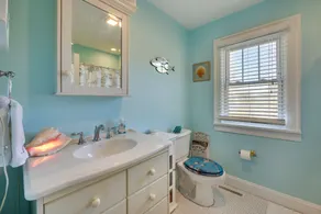 Welcoming Cottage w/ Outdoor Pool & Water Views! - Bad