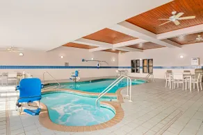 Country Inn & Suites by Radisson, West Bend, WI - Piscine