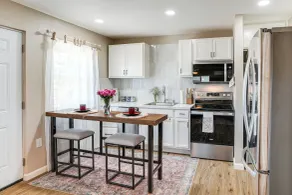 Couples Retreat! Shop, Dine, Explore Dtwn Oakdale - Interiör
