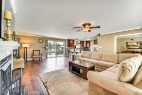 Luxe Lakefront Portsmouth Home: Fish, Swim & Play! - Interiør