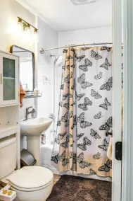 1 Mi to Valley Junction: Pet-friendly Iowa Home - Bad