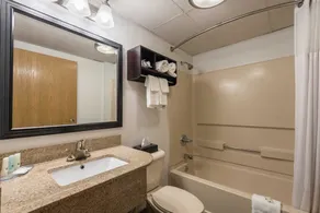 Quality Inn Grove City - Columbus South - Badezimmer