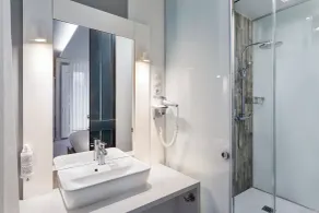 B&B HOTEL Madrid Centro Fuencarral 52 - Bathroom