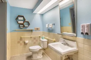 HomeTowne Studios by Red Roof Lancaster - Baño