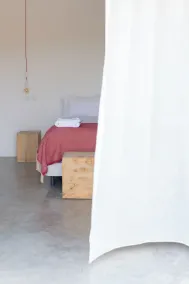 Alàpega, Live Slow - Camera