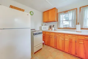 Steps to Lake + Public Boat Ramp: Edinboro Cottage - Interior