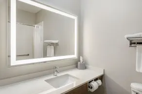 Holiday Inn Express and Suites Beeville by IHG - Badrum