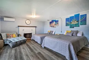 Serenity By The Sea - Chic Oceanfront Home w/ Deck - Rom