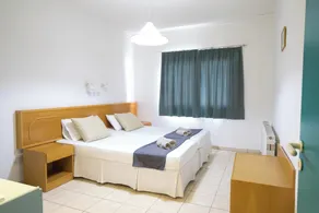 DebbieXenia Hotel Apartments - Habitación
