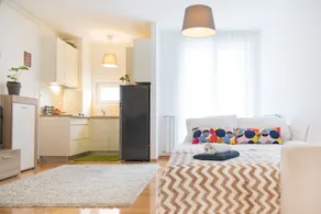 Cute and Sunny Studio with Balcony & Free Parking - Room