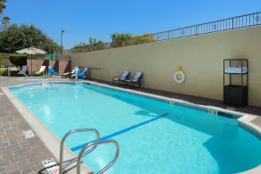 Holiday Inn Express & Suites Pasadena - Los Angeles by IHG - Piscine