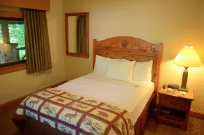 Overlook Lodge and Stone Cottages at Bear Mountain - Room
