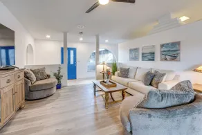 Pool, Spa & Mtn Views: Lake Havasu City Home - Interiør