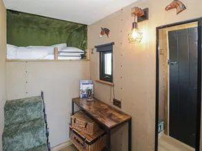 Gigi's Horsebox - Rom