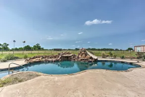 Chic Ranch Villa < 5 Mi to Lake Ray Roberts! - Pool