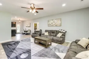11 Mi to Troy University: Family Home w/ Yard - Interni