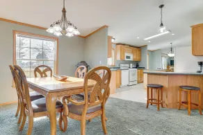 8 Mi to Dtwn Rochester: Peaceful Home w/ Deck! - Interiør