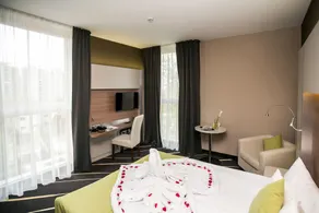 Best Western Plus Lakeside Hotel - Room