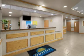 Days Inn by Wyndham Chino Valley - Lobby