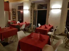 B&B Vecchiascuola di Pianazzola, apartamentos y habitaciones en alquiler en una escuela - Restaurante