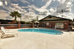 Suburban Studios Columbia - Harbison - Piscine