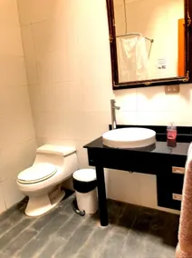 The Bellavista Hostel - Bathroom