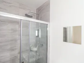 1 Queensway Gardens - Bathroom
