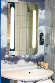 ibis La Rochelle Centre Historique - Bathroom