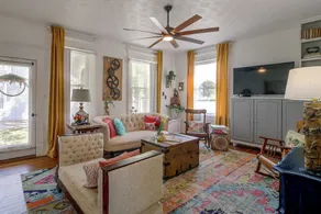 Shop, Dine, Explore Dtwn! Walkable Farmington Home - Interior