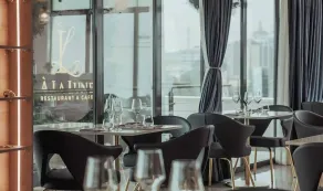 Peravi Suites at the Signature - Restaurant