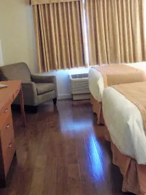 Rosslyn Inn & Suites - Room
