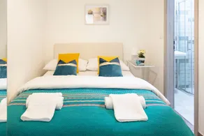 Spacious Studio Near City Center - Værelse