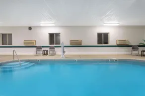 Super 8 by Wyndham Bedford - Pool