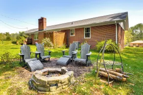 5 Mi to Lake Keowee: Stylish Salem Home w/ Yard! - Interiør
