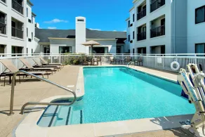 Courtyard by Marriott New Haven Orange - Piscine