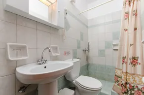 Antonia Studios - Bathroom