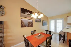 Screened Porch + Pool Access: Cozy Sebring Condo - Intérieur