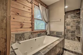 Pet Friendly Raystown Lakefront Cabin with BBQ Grill - Interiör