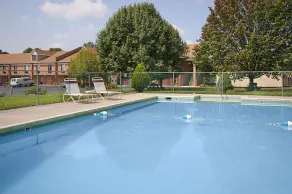Days Inn by Wyndham Farmville - Pool