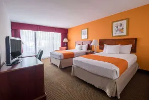 Howard Johnson by Wyndham Fullerton/Anaheim Conference Cntr - Chambre
