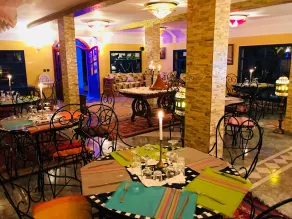 Camping & Hôtel Le Calme - Restaurang